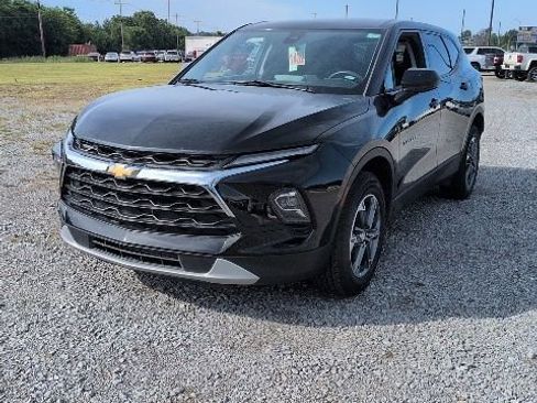 Used 2025 Chevrolet Blazer LT FWD image 1