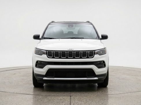 Used 2025 Jeep Compass Limited AWD/4WD image 2