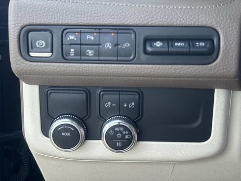 Used 2022 GMC Yukon Denali RWD image 23