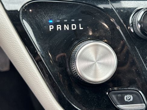 Used 2024 Chrysler Voyager LX image 29