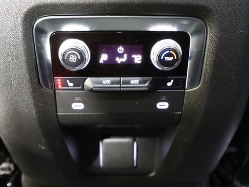 Used 2022 GMC Yukon SLT w/ SLT Premium Package AWD/4WD image 9