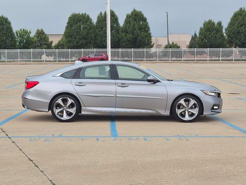 Used 2018 Honda Accord Touring image 6