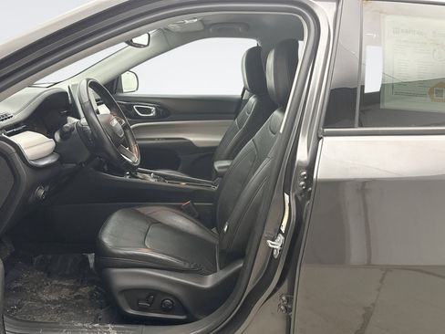 Used 2022 Jeep Compass Limited image 11