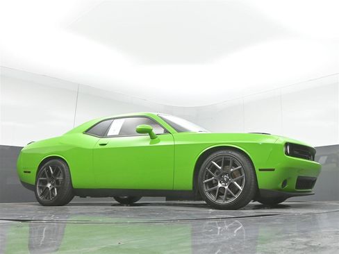 Used 2017 Dodge Challenger R/T image 29
