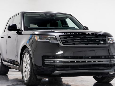 Used 2024 Land Rover Range Rover SE image 3
