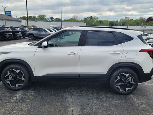 Used 2025 Kia Seltos EX w/ EX Sunroof Package FWD image 3