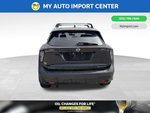 Used 2025 Nissan Kicks SR w/ Illumination Package AWD/4WD image 3