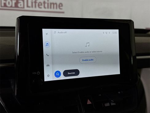 Certified 2024 Toyota Corolla Cross LE image 7