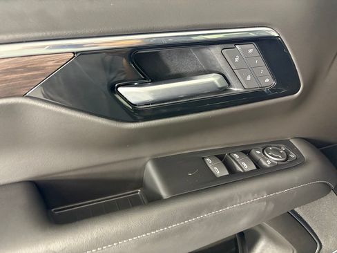 Used 2025 Chevrolet Tahoe Z71 w/ Comfort Package AWD/4WD image 25