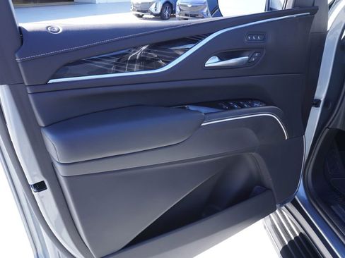 Certified 2023 Cadillac Escalade Sport w/ LPO, ONYX Package image 16