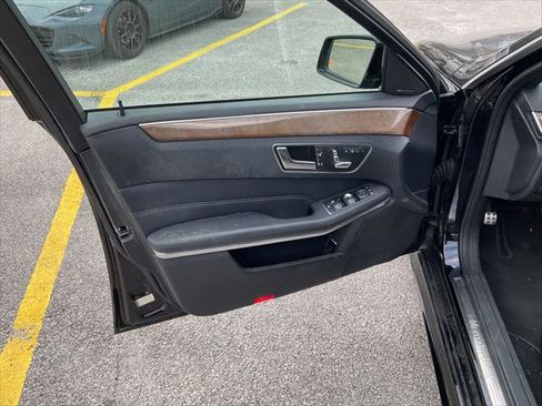 Used 2016 Mercedes-Benz E 350 Sedan w/ Premium Package image 27