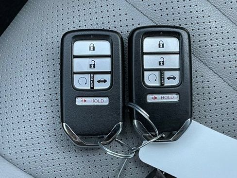Used 2018 Honda Accord Touring image 18