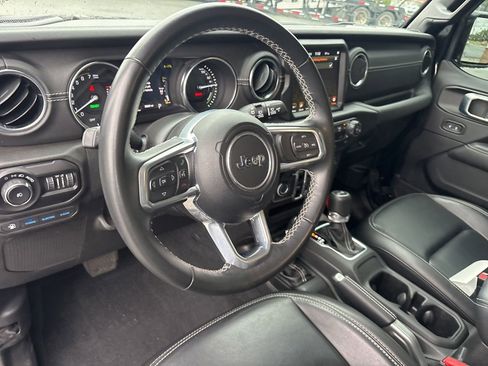 Used 2021 Jeep Wrangler Unlimited Sahara AWD/4WD image 3