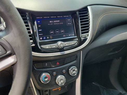 Used 2022 Chevrolet Trax LT w/ LT Convenience Package FWD image 15