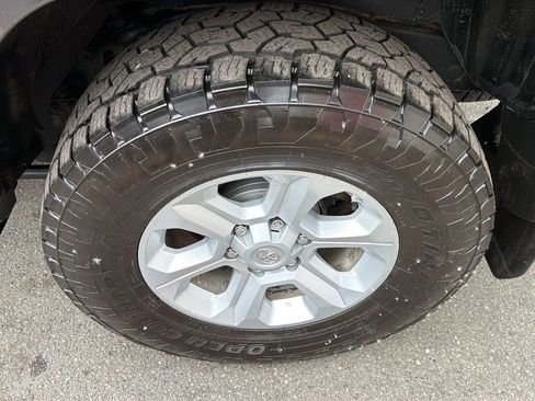 Used 2018 Toyota 4Runner SR5 Premium AWD/4WD image 9