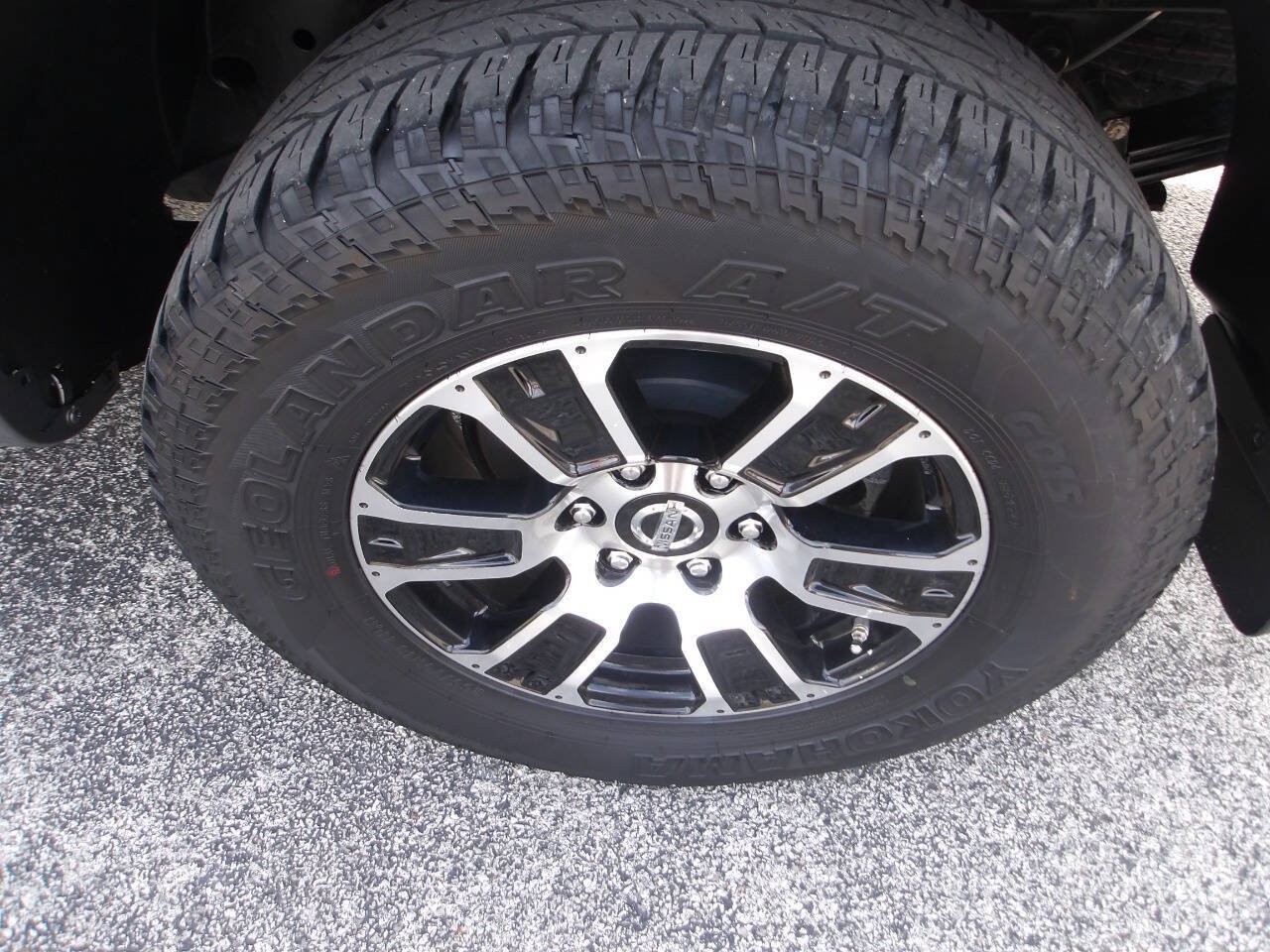 Used 2021 Nissan Titan SV w/ SV Convenience Package AWD/4WD image 8