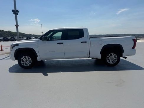 Certified 2025 Toyota Tundra SR5 AWD/4WD image 10