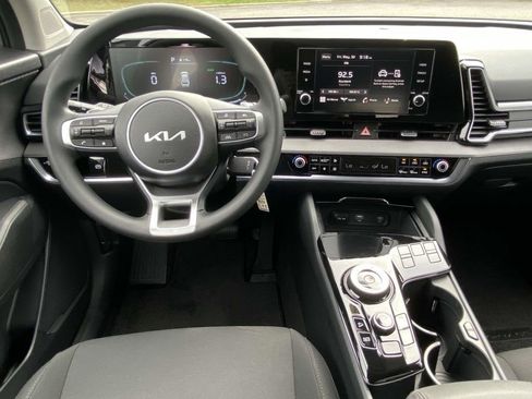 New 2025 Kia Sportage LX image 8