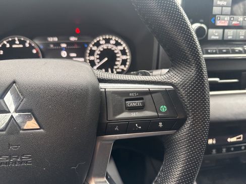 Used 2022 Mitsubishi Outlander SE image 18