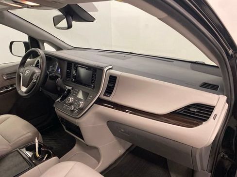 Used 2020 Toyota Sienna XLE w/ XLE Navigation Package AWD/4WD image 23