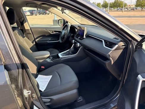 Used 2025 Toyota RAV4 XLE AWD/4WD image 18