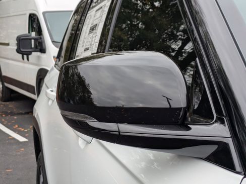 New 2025 Jeep Grand Cherokee Limited image 13