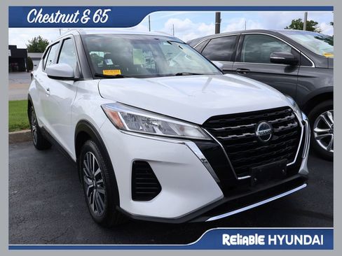 Used 2021 Nissan Kicks SV FWD image 1