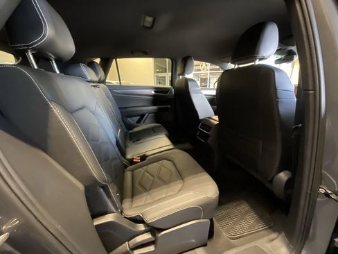 Used 2024 Volkswagen Atlas Cross Sport SE image 19