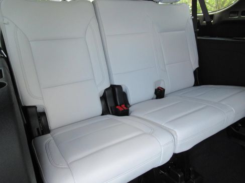 Used 2026 Chevrolet Suburban Premier AWD/4WD image 35