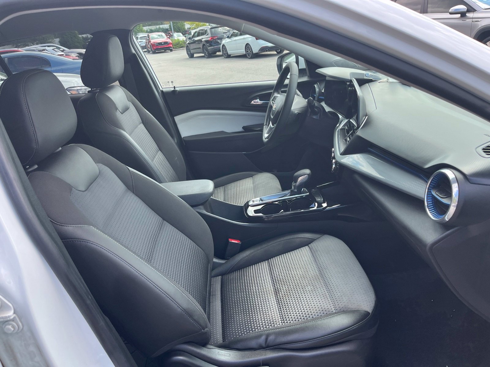 Used 2024 Chevrolet Trax LT w/ Driver Confidence Package FWD image 35