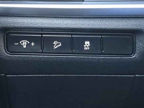 Used 2024 Kia Telluride LX image 12