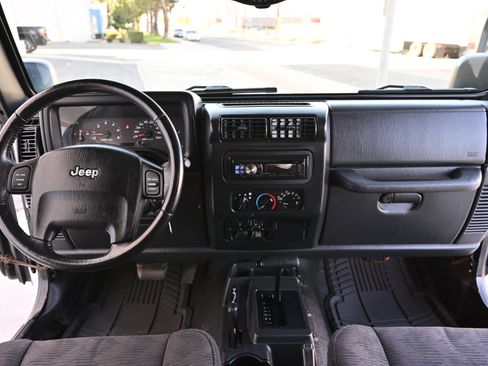 Used 2005 Jeep Wrangler Unlimited w/ Security Group AWD/4WD image 12