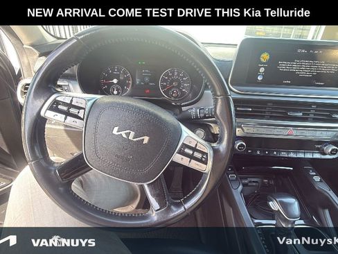 Used 2022 Kia Telluride S image 3