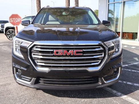 Used 2022 GMC Terrain SLT w/ Infotainment Package II FWD image 2