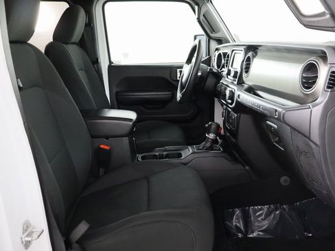 Used 2018 Jeep Wrangler Unlimited Sport image 19