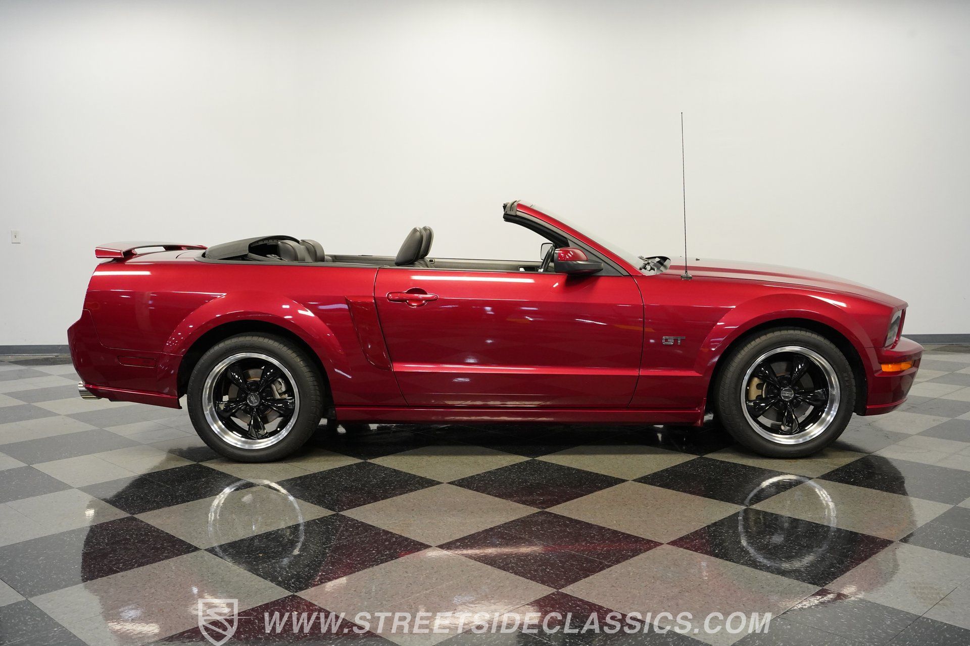 Used 2006 Ford Mustang GT RWD image 15