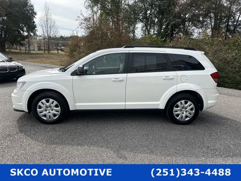 Used 2020 Dodge Journey SE image 2