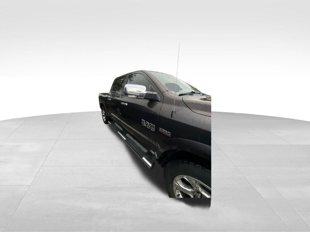 Used 2017 RAM 1500 Laramie AWD/4WD image 5