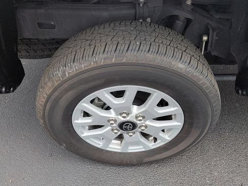 Used 2025 Toyota Tacoma SR5 AWD/4WD image 9