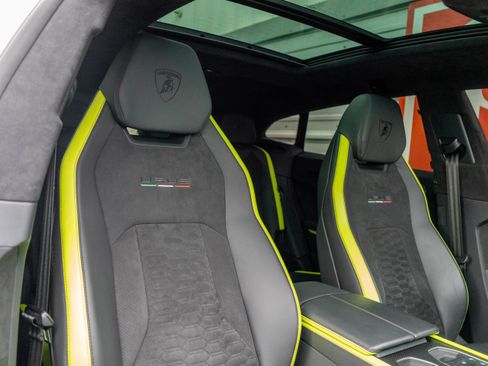Used 2021 Lamborghini Urus AWD/4WD image 40