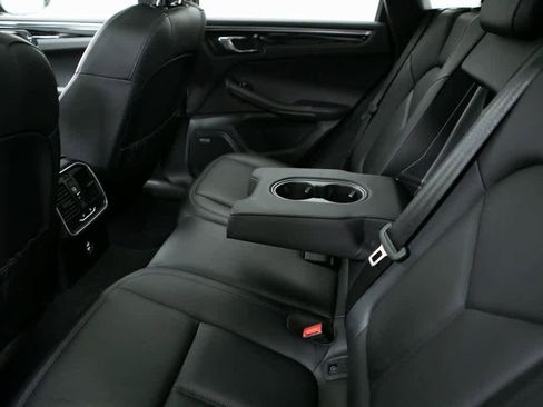 Certified 2022 Porsche Macan image 29