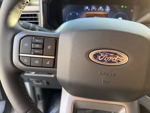 Used 2025 Ford F450 Lariat image 19