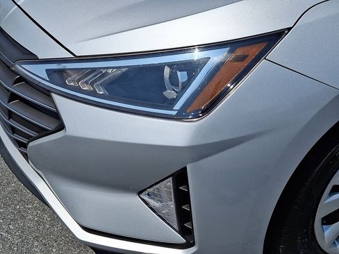Used 2019 Hyundai Elantra SE FWD image 11