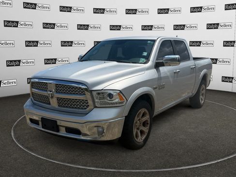 Used 2015 RAM 1500 Laramie w/ Convenience Group AWD/4WD image 2