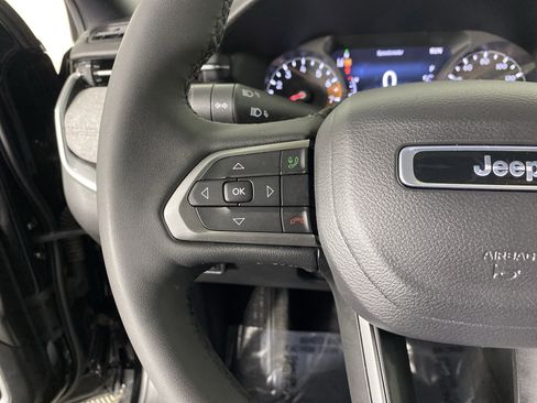 Used 2023 Jeep Compass Latitude AWD/4WD image 21