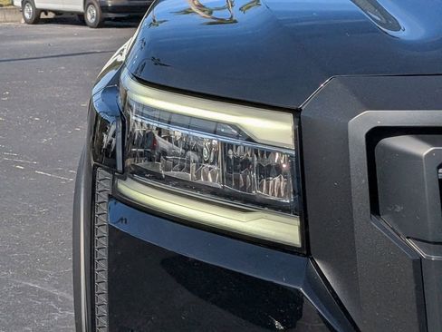 Used 2022 Nissan Frontier PRO-4X image 10