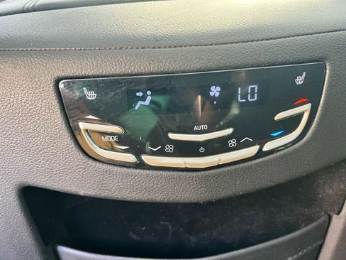 Used 2020 Cadillac Escalade Luxury AWD/4WD image 19