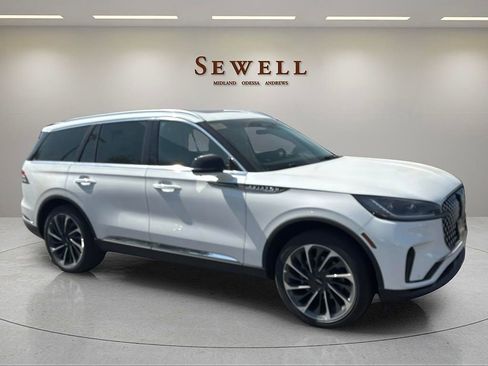 Used 2025 Lincoln Aviator Reserve w/ Equipment Group 201A image 7