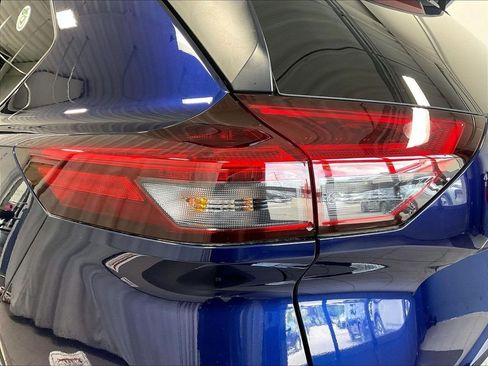 Used 2025 Nissan Rogue SV AWD/4WD image 34