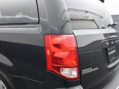 Used 2016 Dodge Grand Caravan SXT FWD image 40